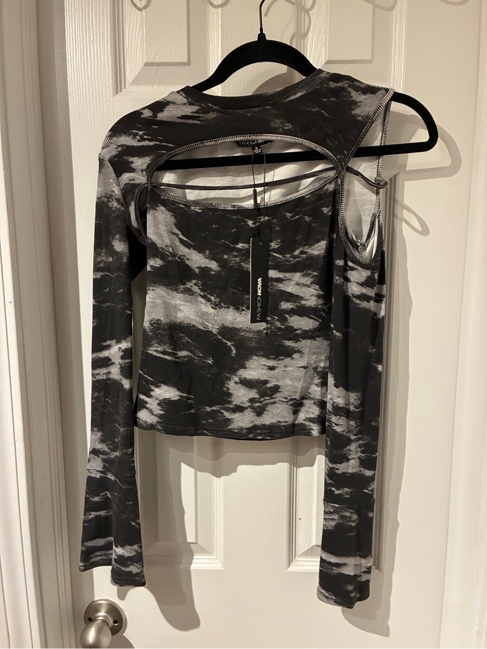 Fashion Nova Black & Gray Tie-Dye One-Shoulder Cutout Long Sleeve Top